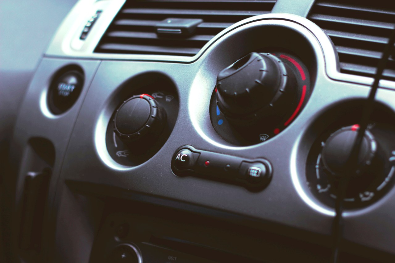 Imagine de prezentare a serviciului de igienizare cu ozon pentru habitaclul auto